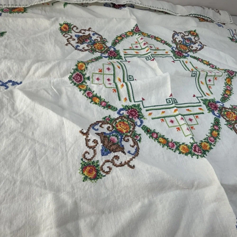 Beautiful Handmade Vintage Cross Stitch Tablecloth Handmade 31